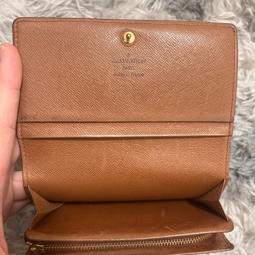 LV Monogram Wallet CHAIN NOT INCLUDED - Picture 9 of 11